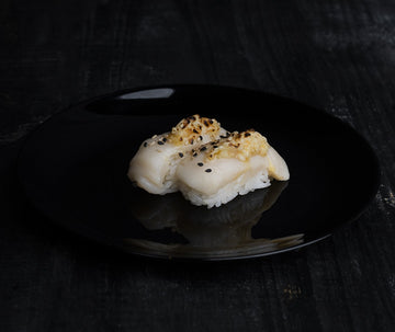 Nigiri | Concha de abanico flambeado